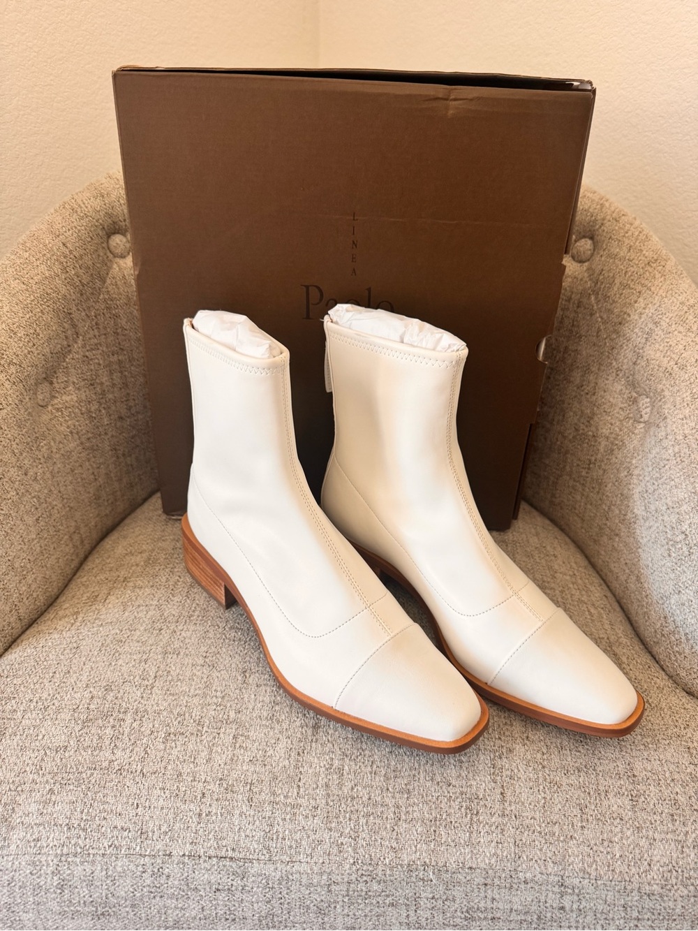 Linea Paola White Leather Ankle Boots size 7 NWT